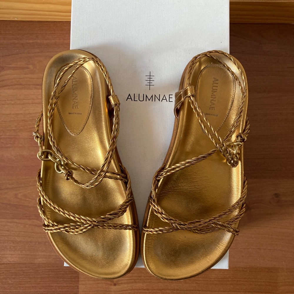 Alumnae gold sandals